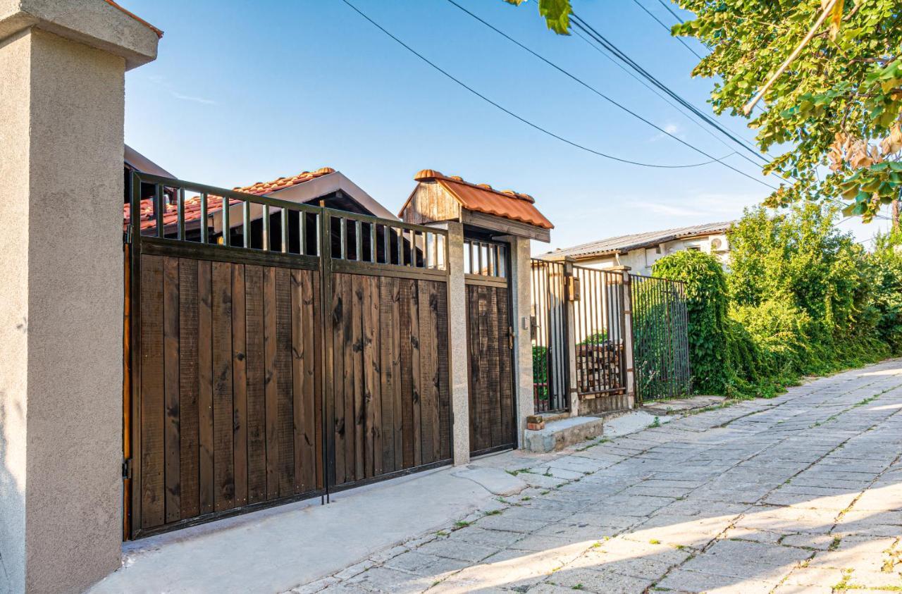 The Red Roof House Apartment Plovdiv Exterior foto